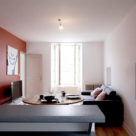 Immeuble Entier Coeur De Ville Avec Terrasse & Balcon Appartement Segré